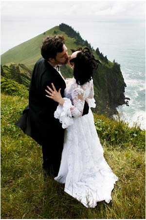 Couple amoureux au bord de mer