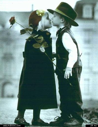 Couple enfants amoureux